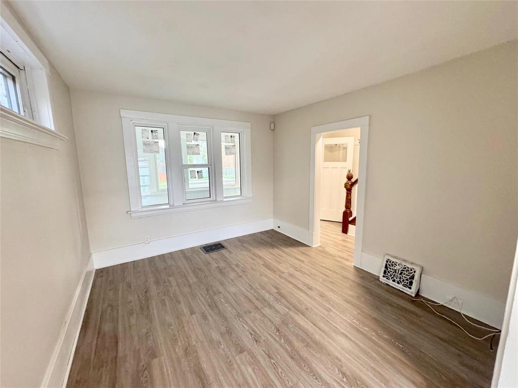 Photo 14 of 1610 Elgin Avenue W, Winnipeg MB