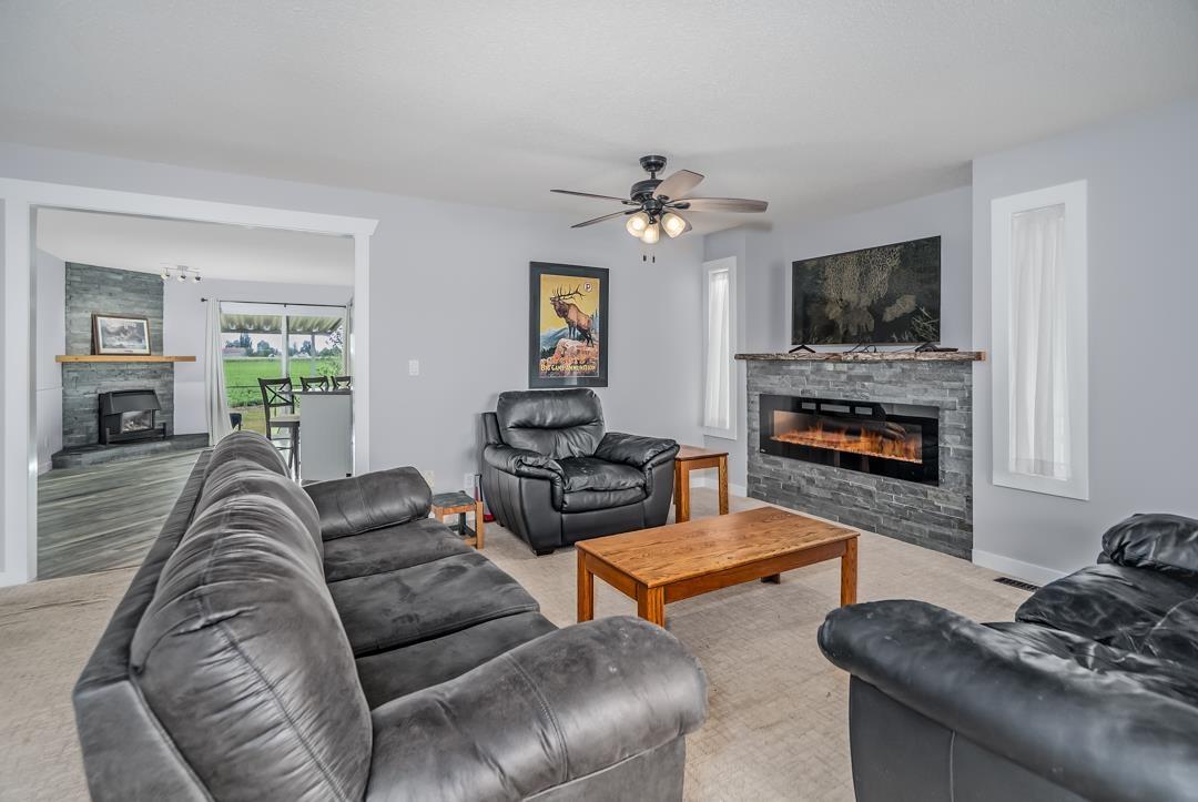 Photo 4 of 6990 Coach Lamp Drive Sardis West Vedder, Chilliwack BC