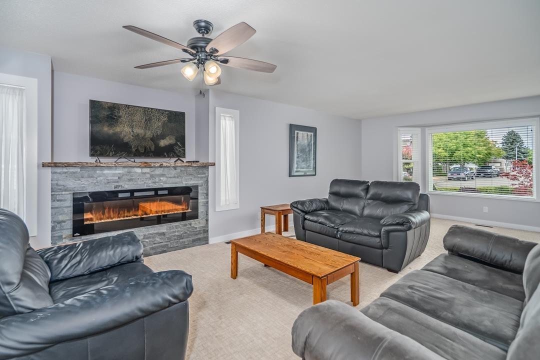 Photo 3 of 6990 Coach Lamp Drive Sardis West Vedder, Chilliwack BC