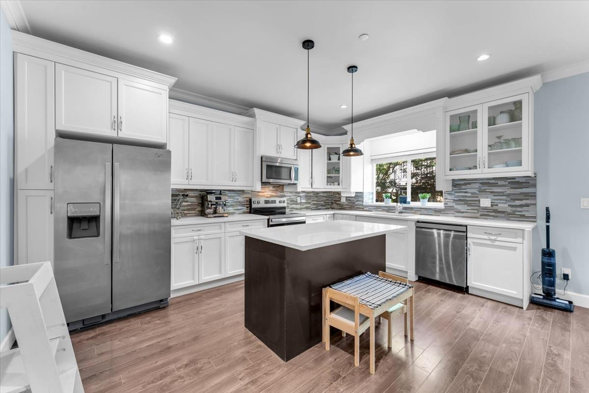 Photo 3 of 7 19938 70 Avenue, Langley BC