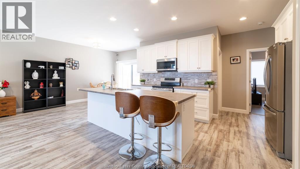 Photo 33 of 224 Moonstone Crescent, Chatham ON