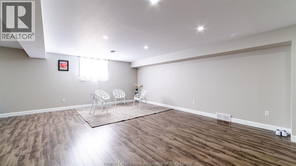 Photo 23 of 224 Moonstone Crescent, Chatham ON