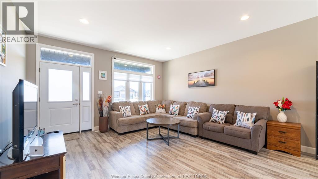 Photo 3 of 224 Moonstone Crescent, Chatham ON
