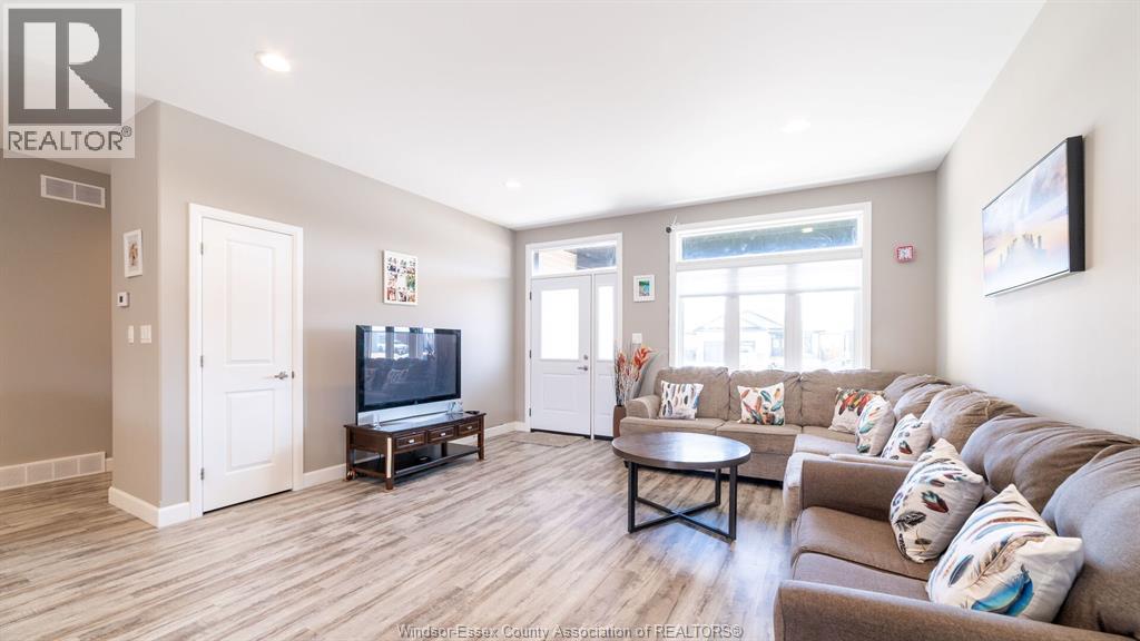 Photo 6 of 224 Moonstone Crescent, Chatham ON