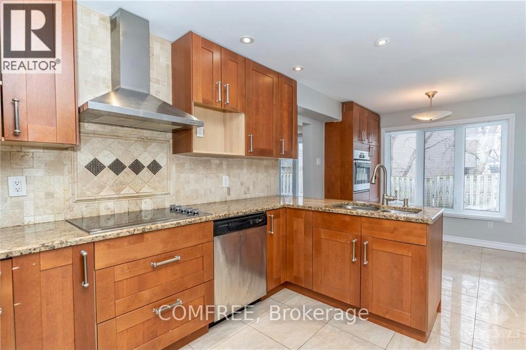 Photo 10 of 152 Twyford Street, Ottawa ON