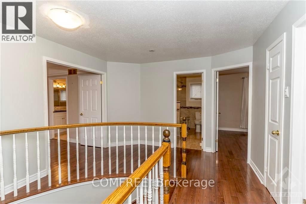 Photo 2 of 152 Twyford Street, Ottawa ON