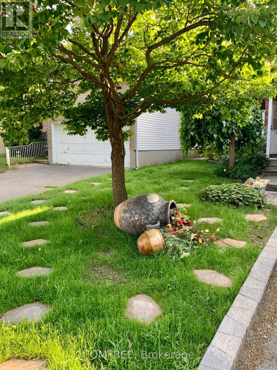 Photo 5 of 152 Twyford Street, Ottawa ON