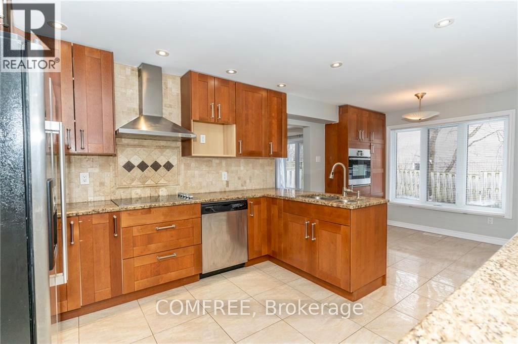 Photo 12 of 152 Twyford Street, Ottawa ON