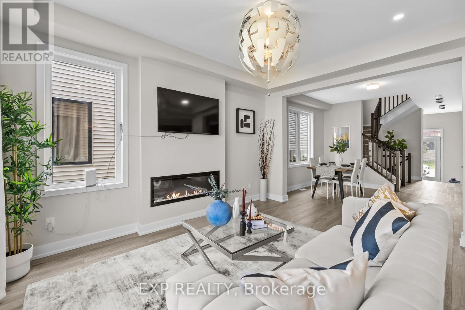 Photo 2 of 288 Billrian Crescent, Ottawa ON