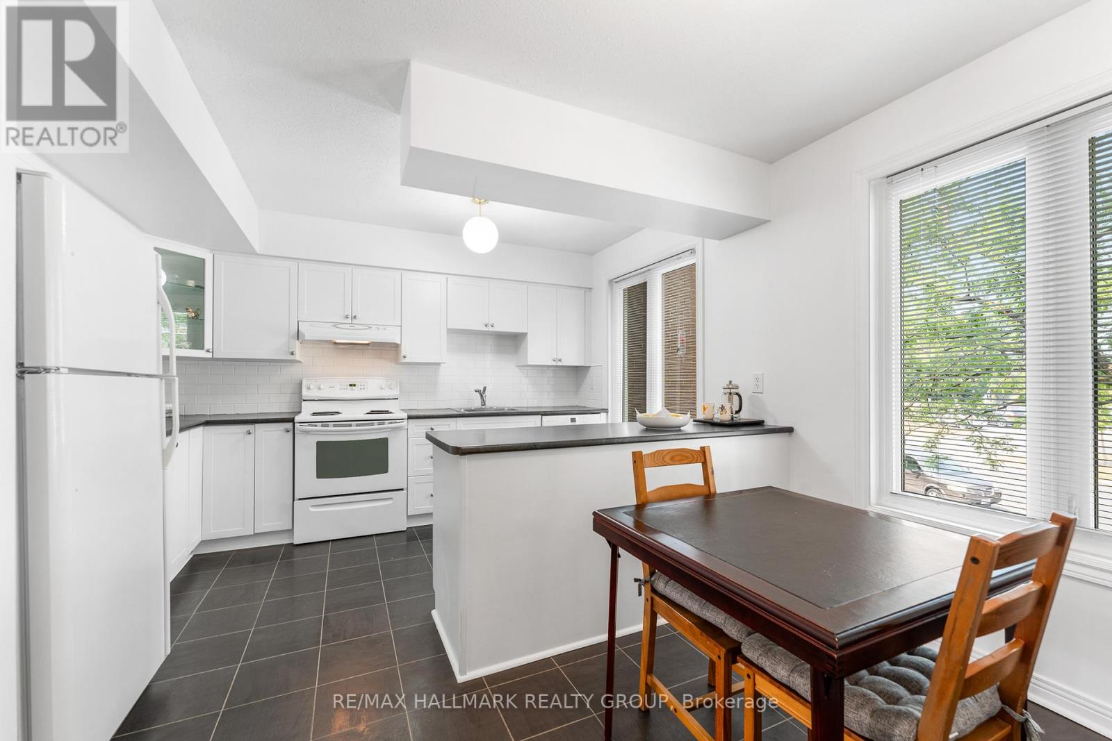 Photo 16 of 1916 Russell Road, Ottawa ON