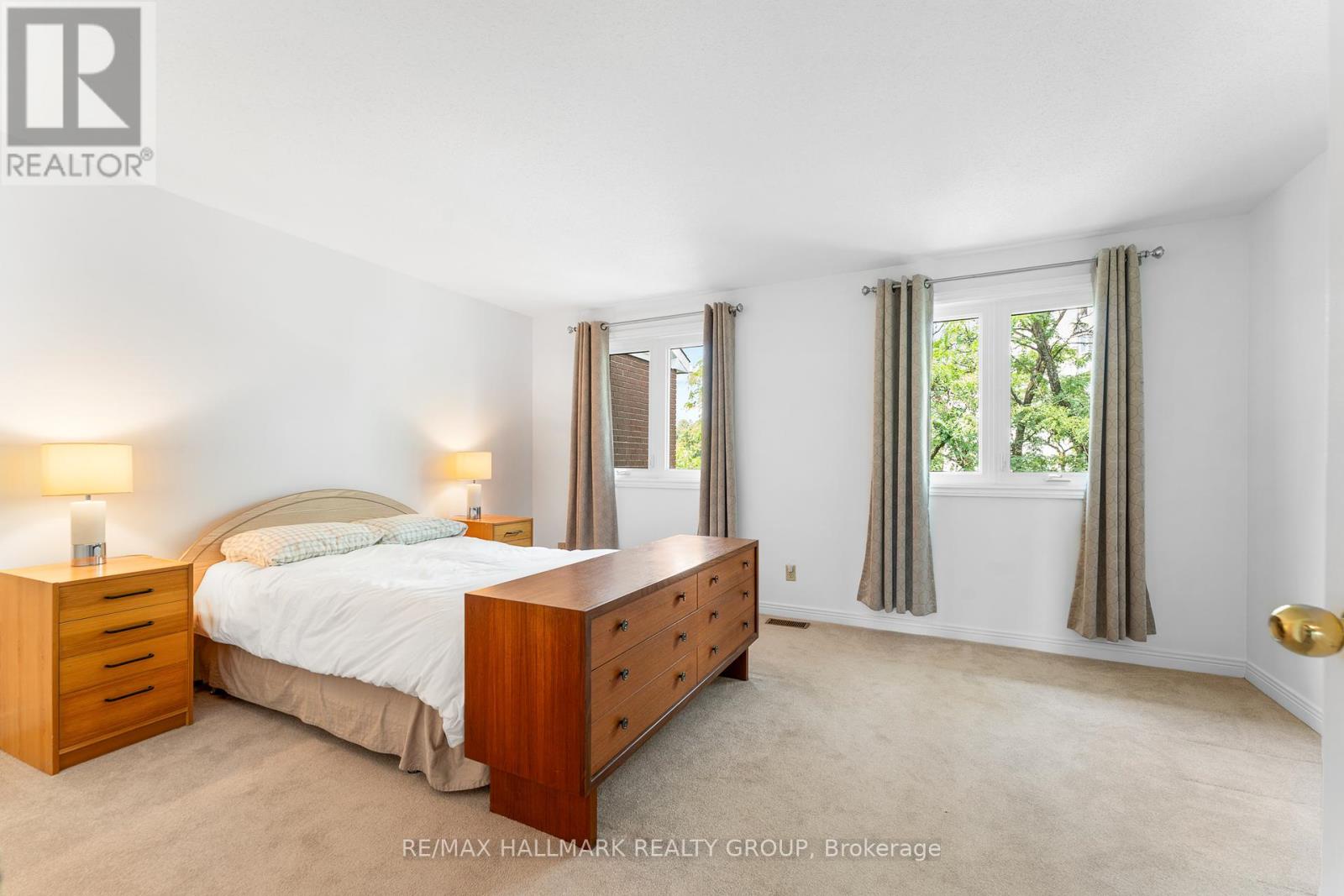 Photo 23 of 1916 Russell Road, Ottawa ON