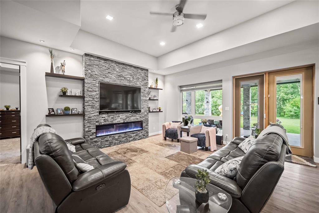 Photo 16 of 49074 Mun 22 E Road, Ile Des Chenes MB