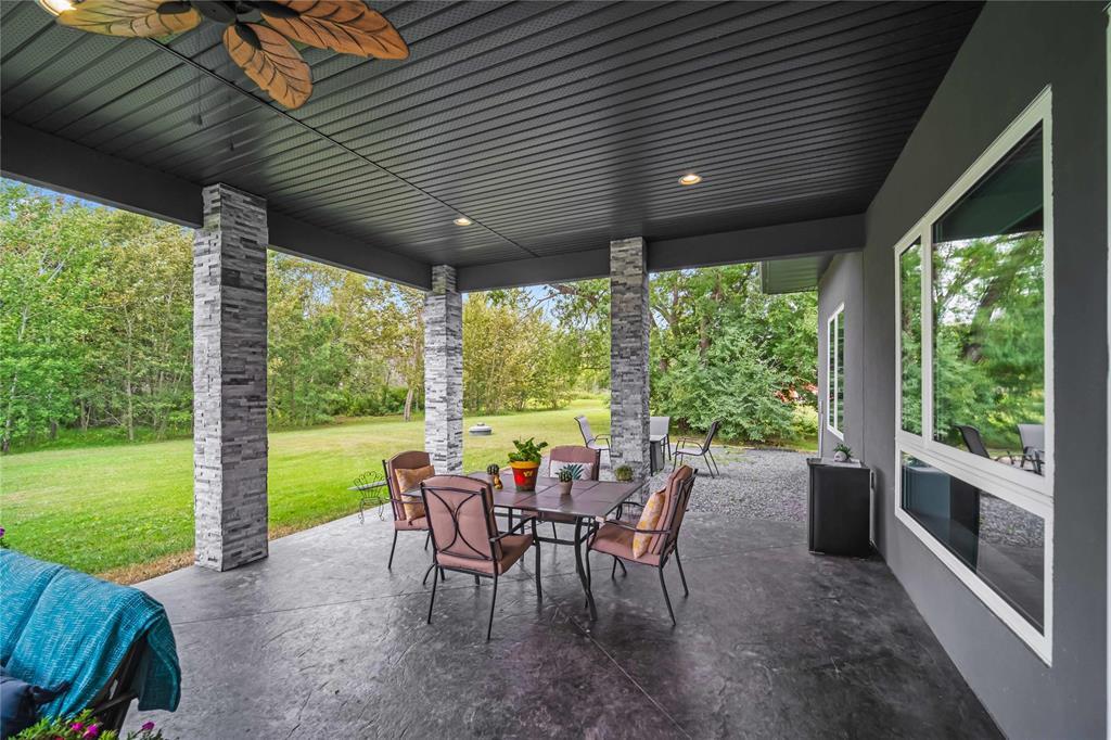 Photo 38 of 49074 Mun 22 E Road, Ile Des Chenes MB