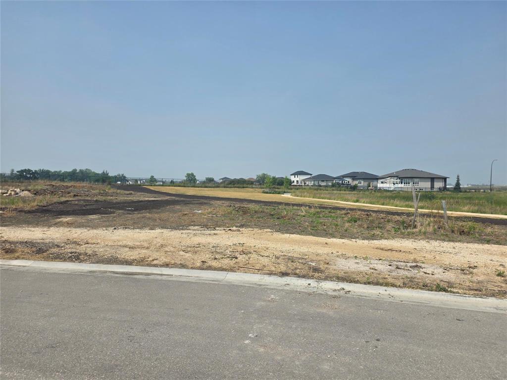 Photo 2 of 28 Bremner Drive, Headingley MB