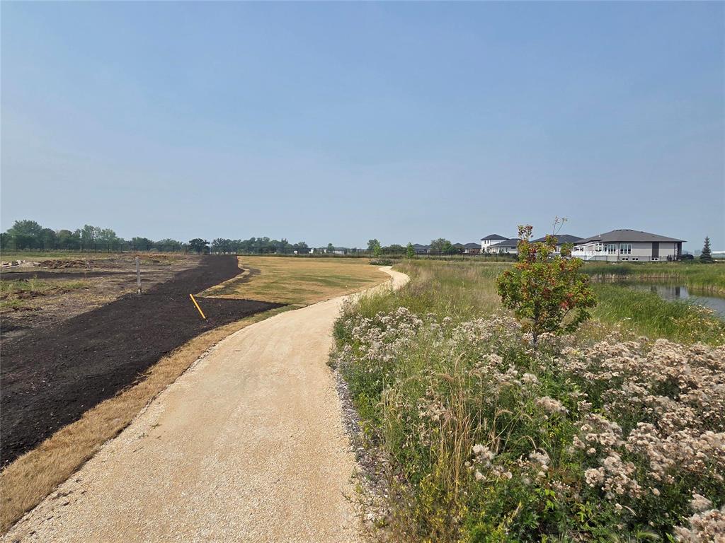 Photo 11 of 28 Bremner Drive, Headingley MB