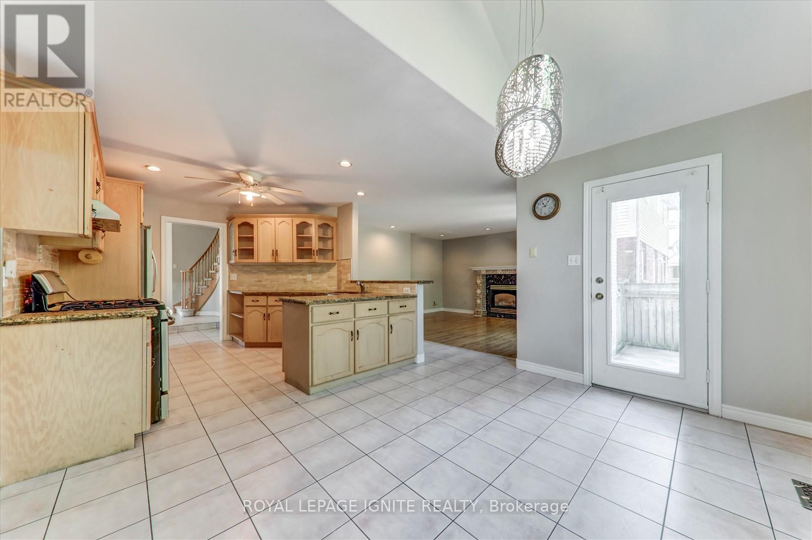 Photo 21 of 79 Gatestone Drive, Hamilton ON
