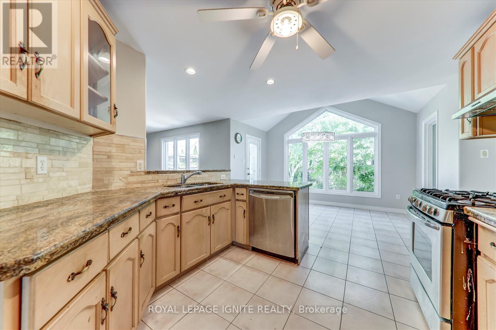 Photo 19 of 79 Gatestone Drive, Hamilton ON