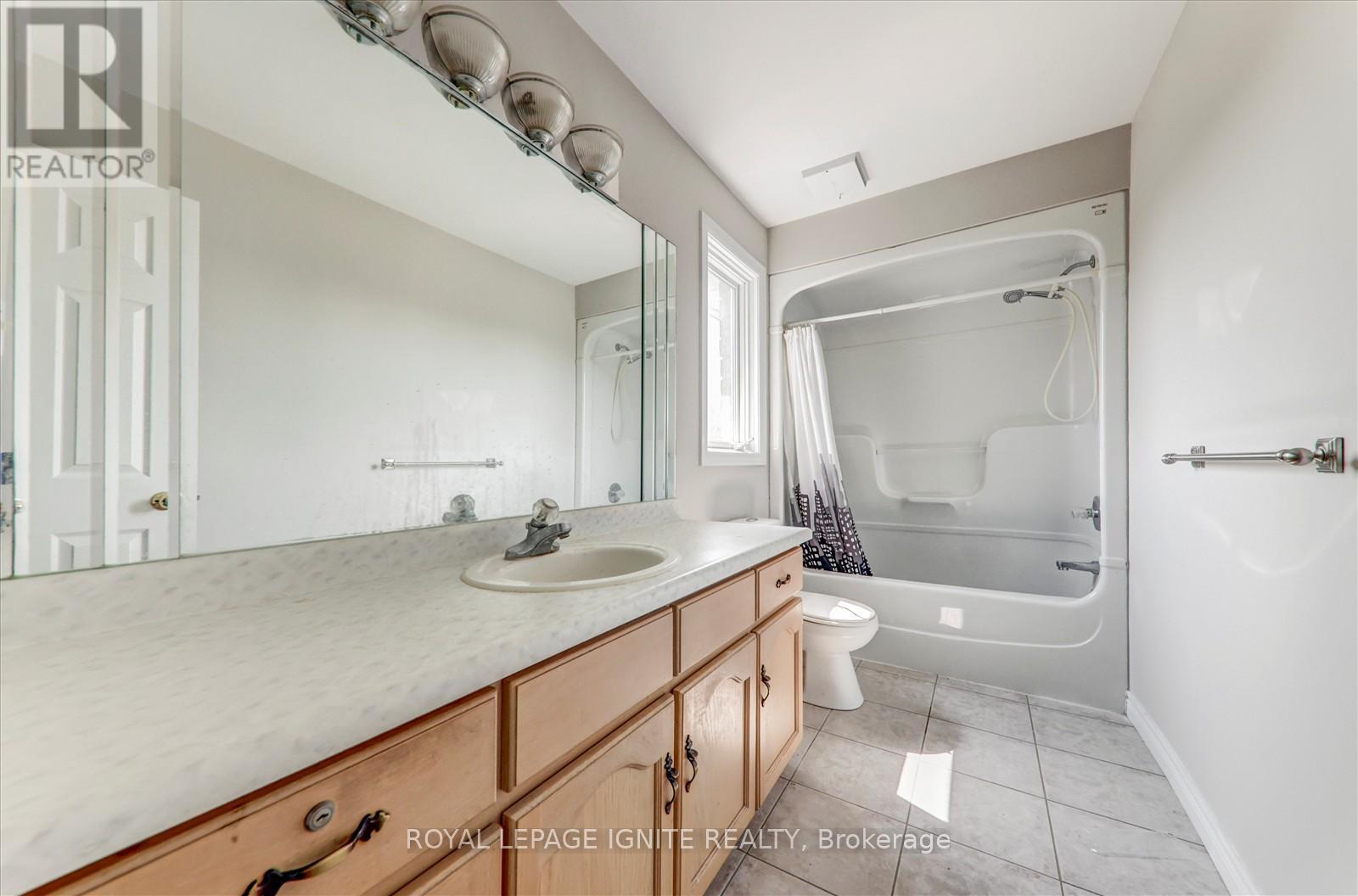 Photo 40 of 79 Gatestone Drive, Hamilton ON