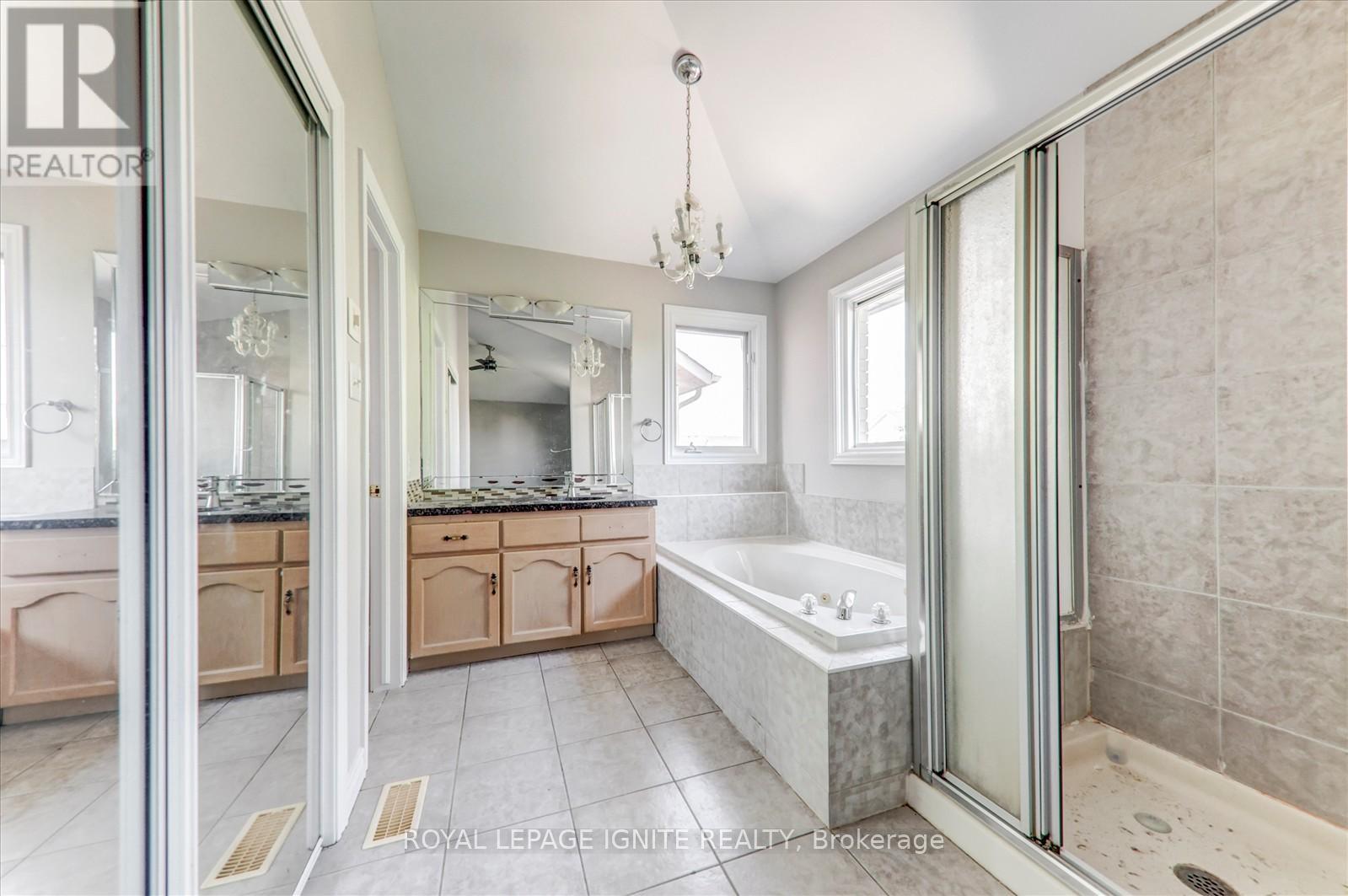 Photo 11 of 79 Gatestone Drive, Hamilton ON