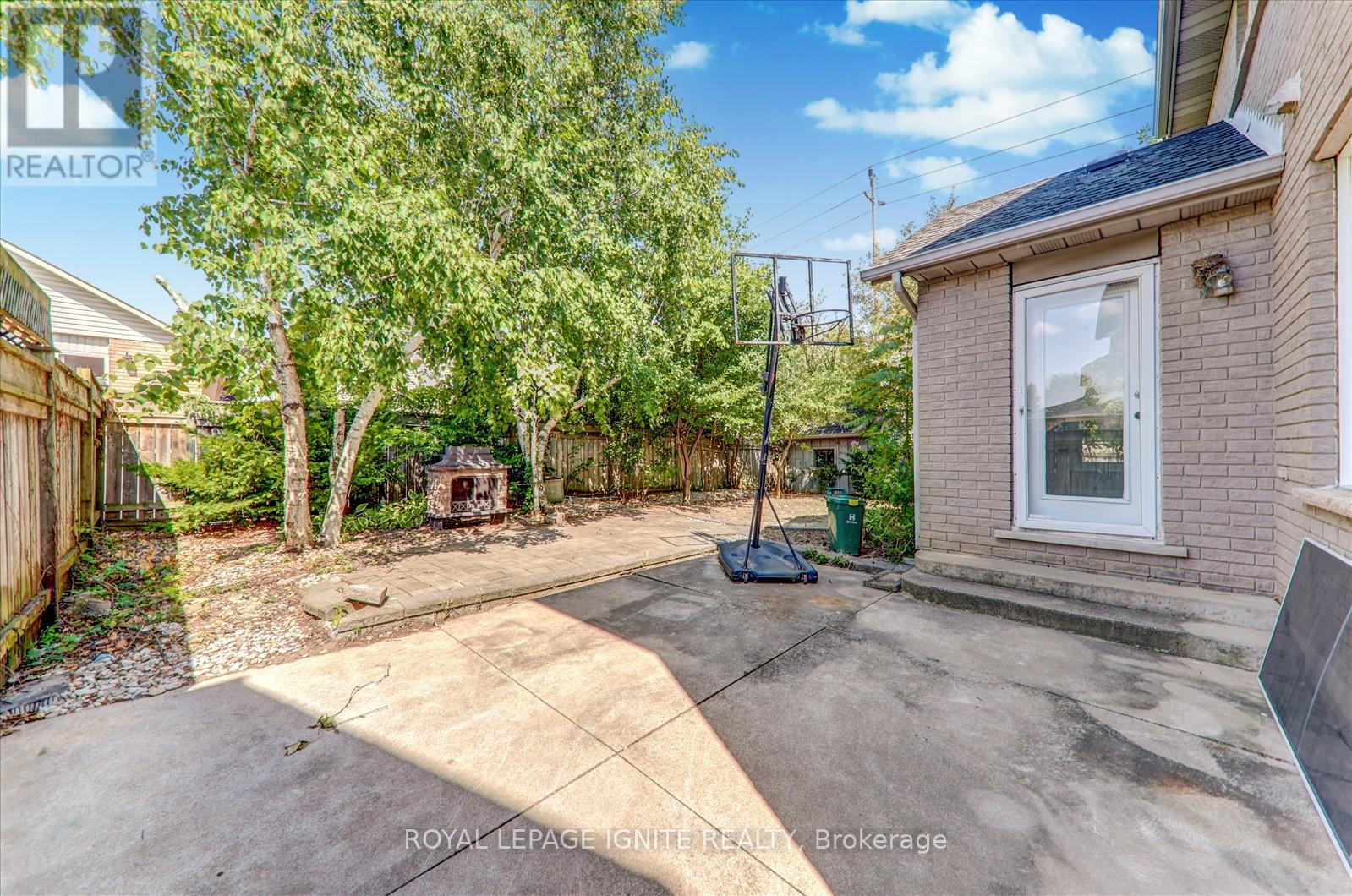 Photo 22 of 79 Gatestone Drive, Hamilton ON