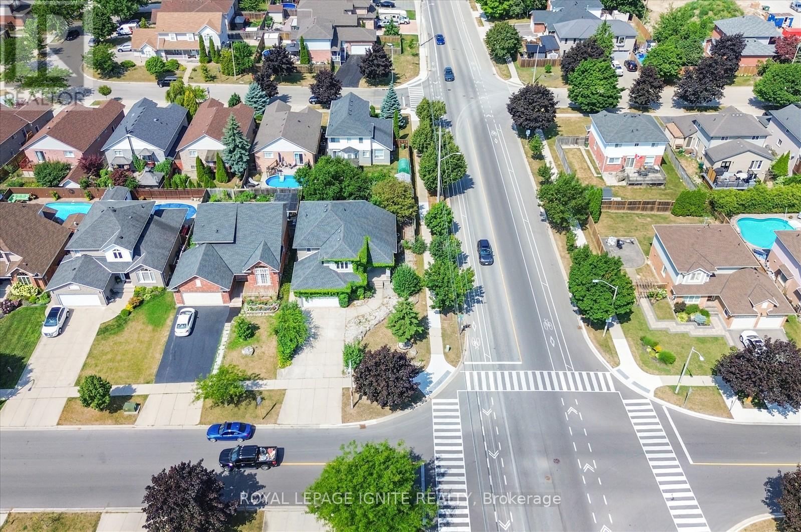 Photo 12 of 79 Gatestone Drive, Hamilton ON