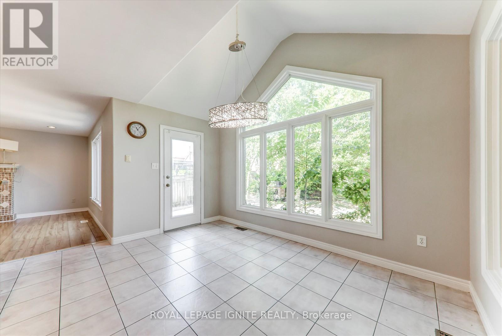 Photo 25 of 79 Gatestone Drive, Hamilton ON