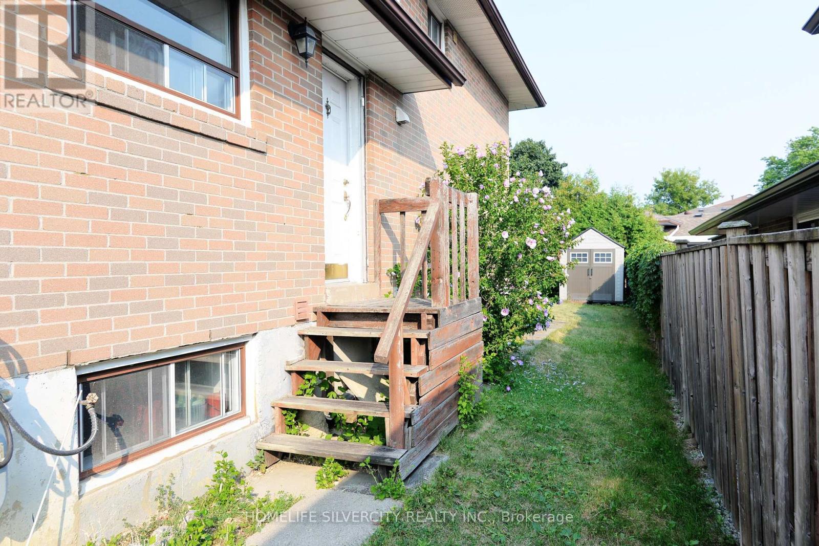 Photo 25 of 88 Ardglen Drive, Brampton ON