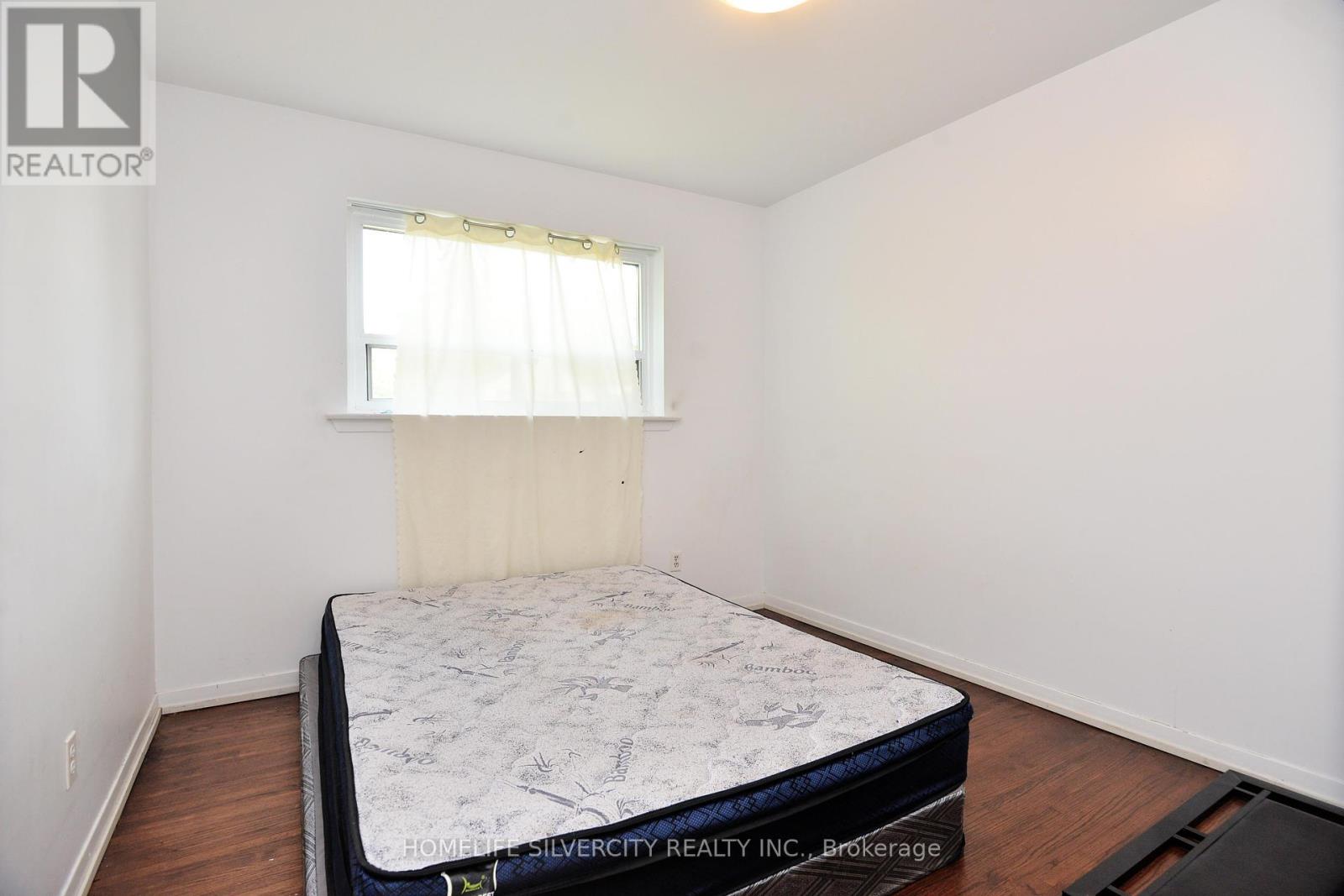 Photo 19 of 88 Ardglen Drive, Brampton ON