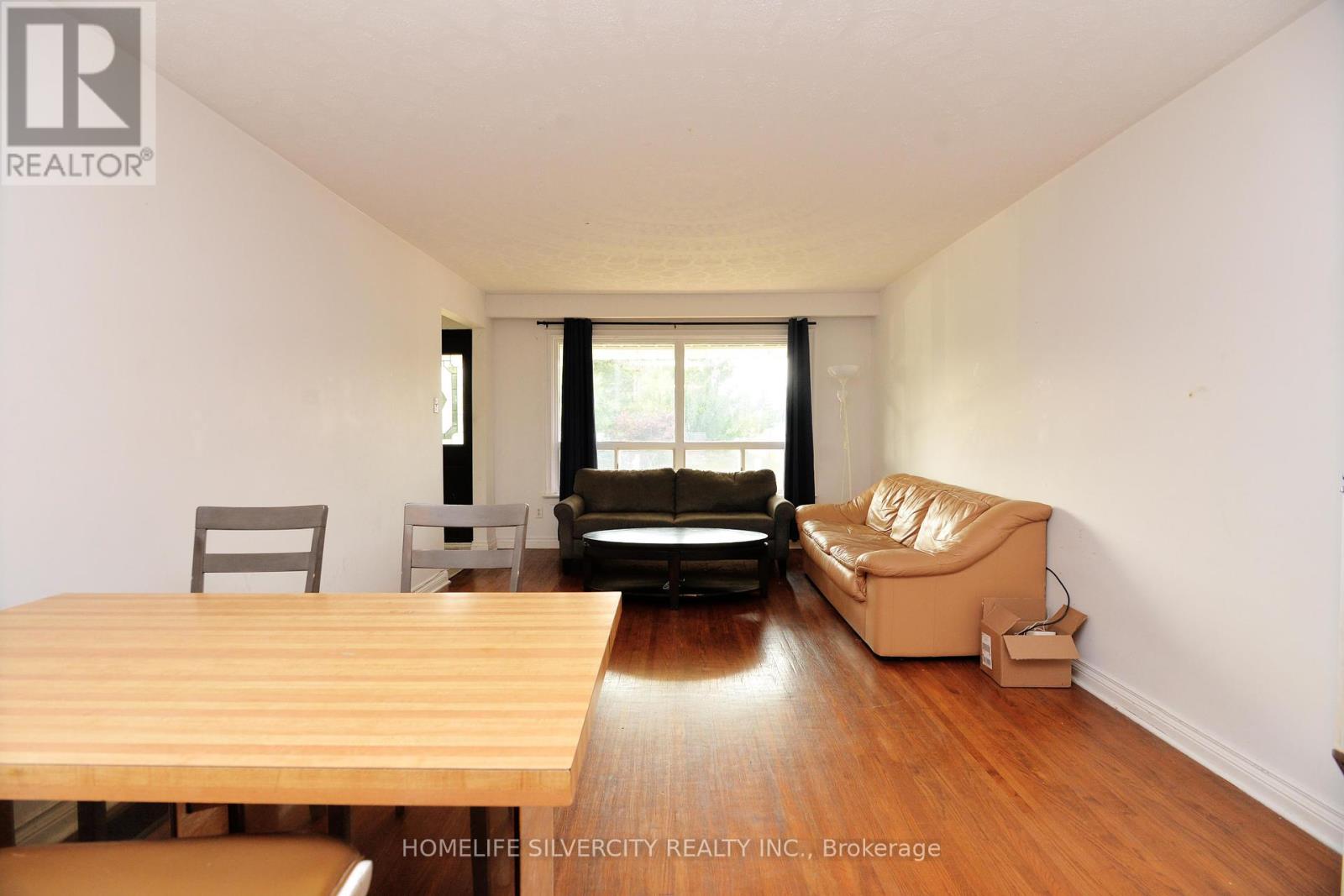 Photo 6 of 88 Ardglen Drive, Brampton ON