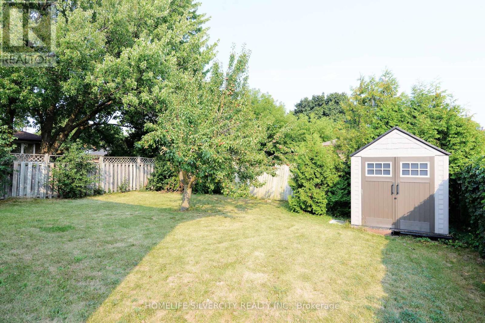 Photo 23 of 88 Ardglen Drive, Brampton ON