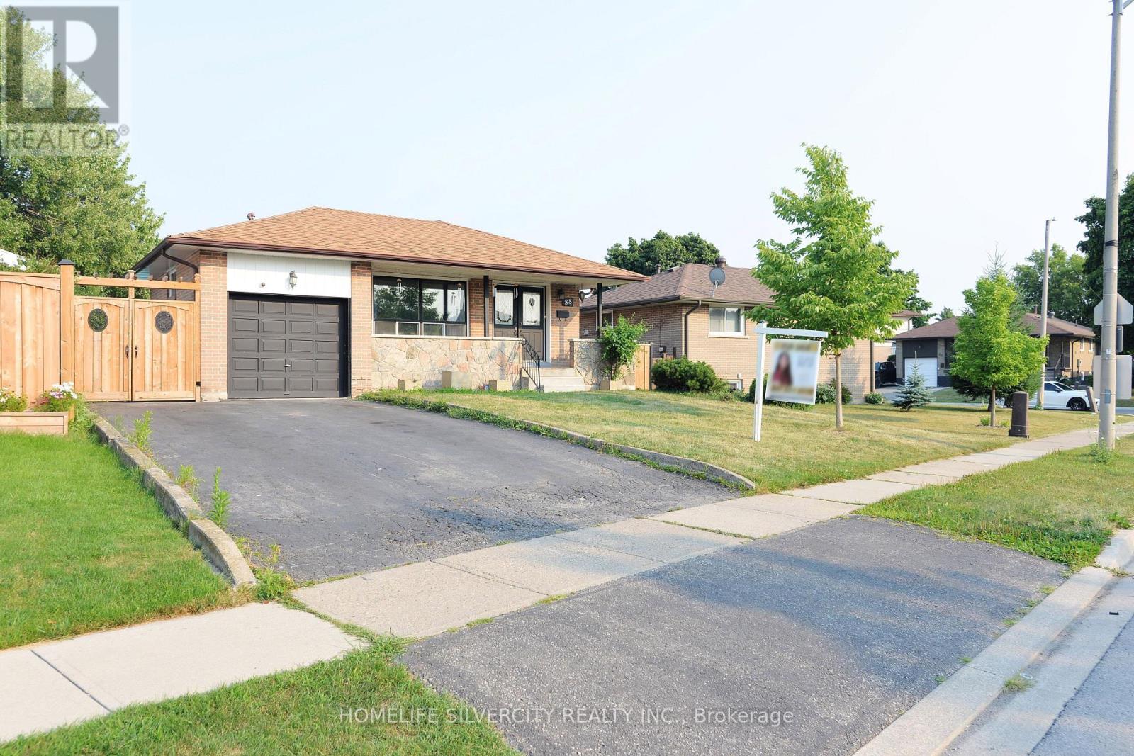 Photo 5 of 88 Ardglen Drive, Brampton ON