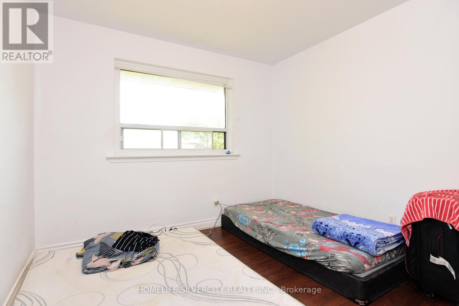 Photo 16 of 88 Ardglen Drive, Brampton ON