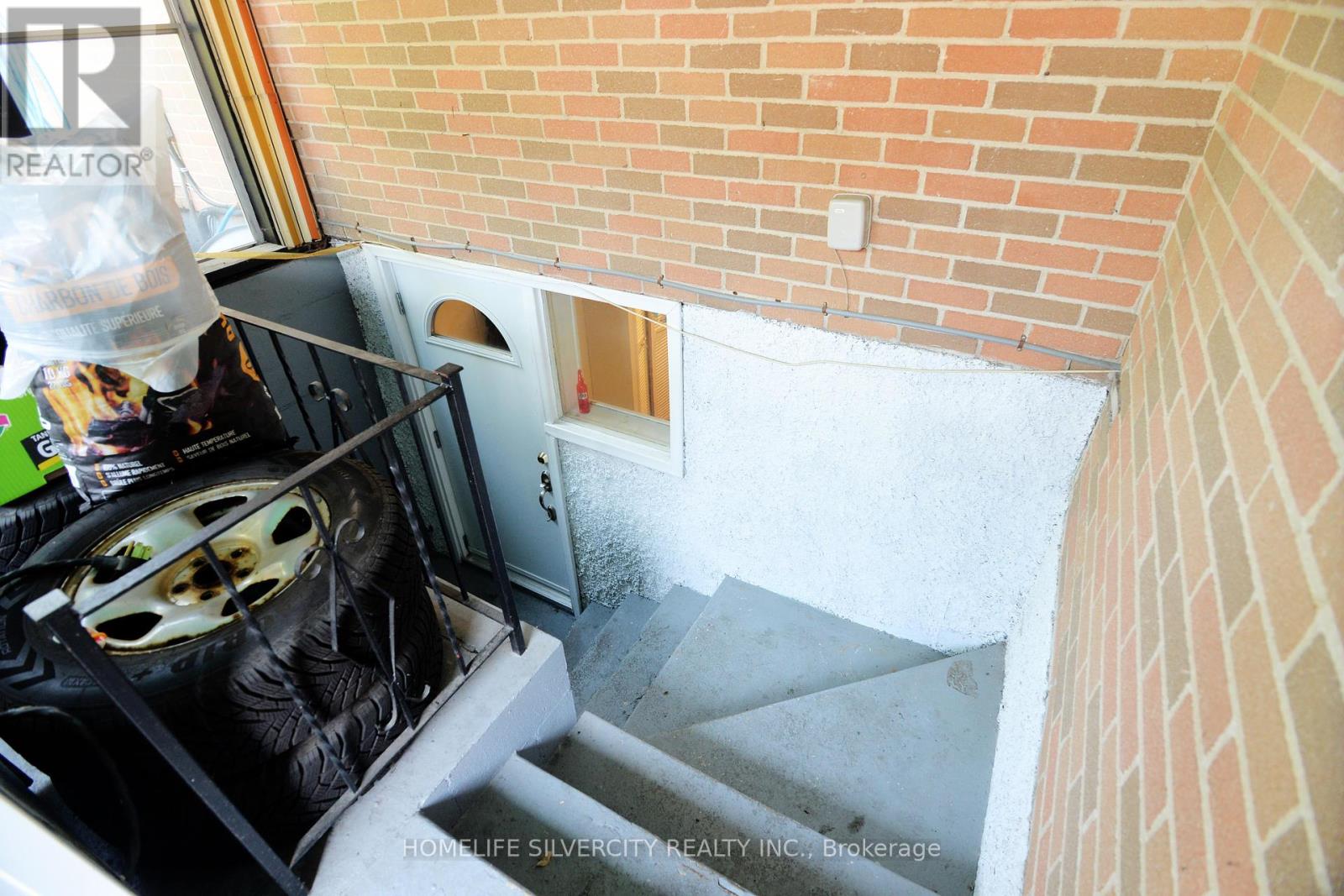 Photo 34 of 88 Ardglen Drive, Brampton ON