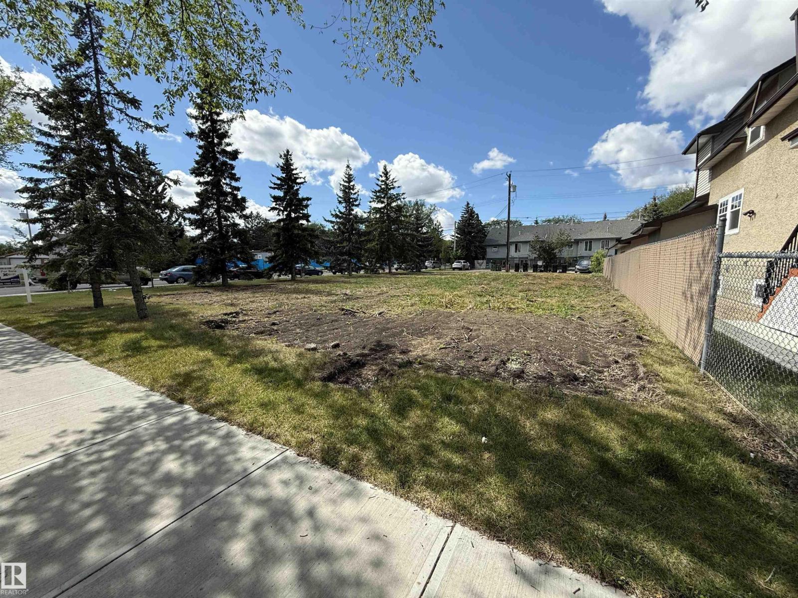 Photo 5 of 11906 76 St Nw, Edmonton AB
