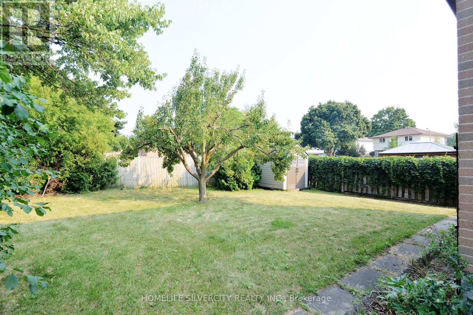 Photo 18 of 88 Ardglen Drive, Brampton ON