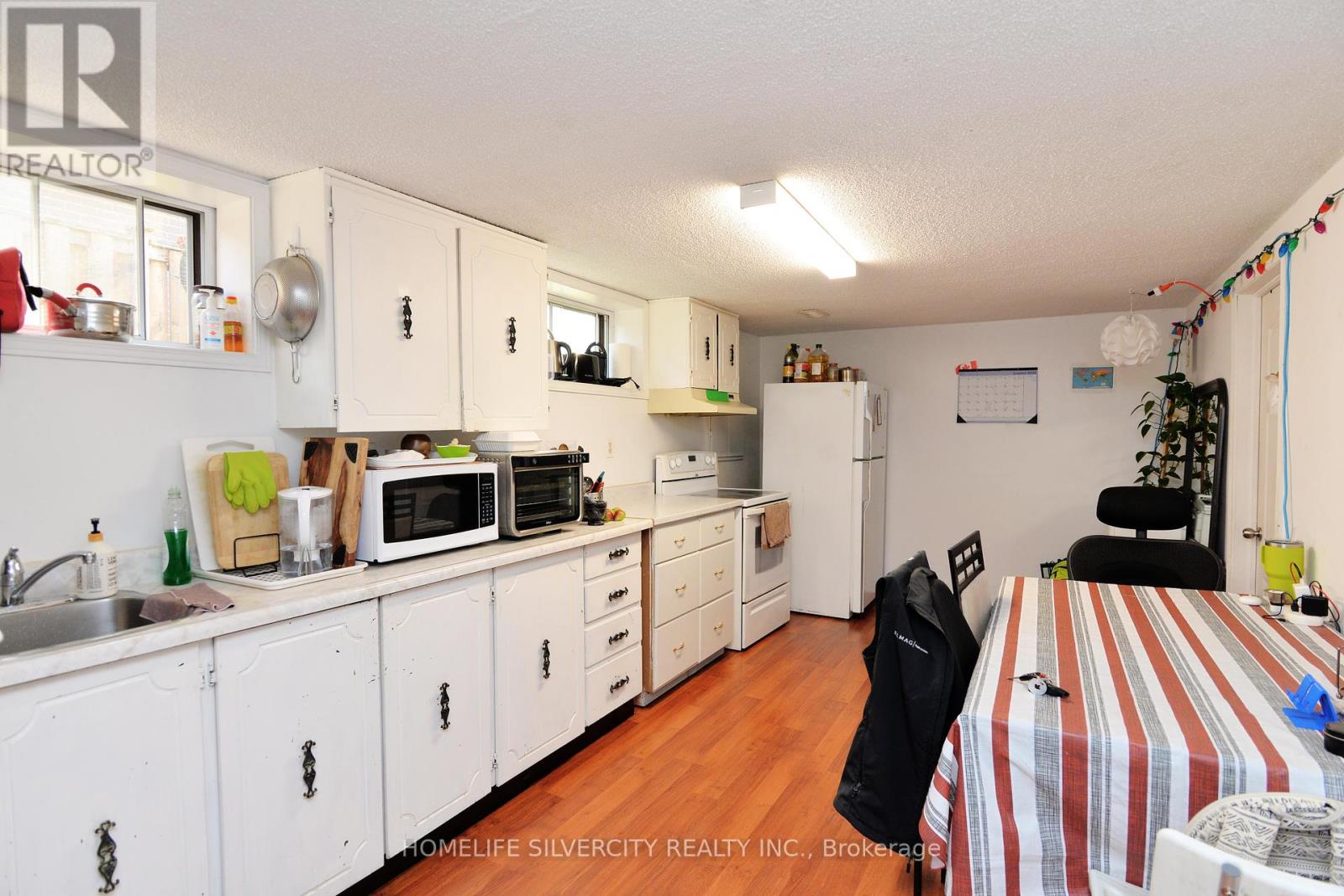 Photo 33 of 88 Ardglen Drive, Brampton ON