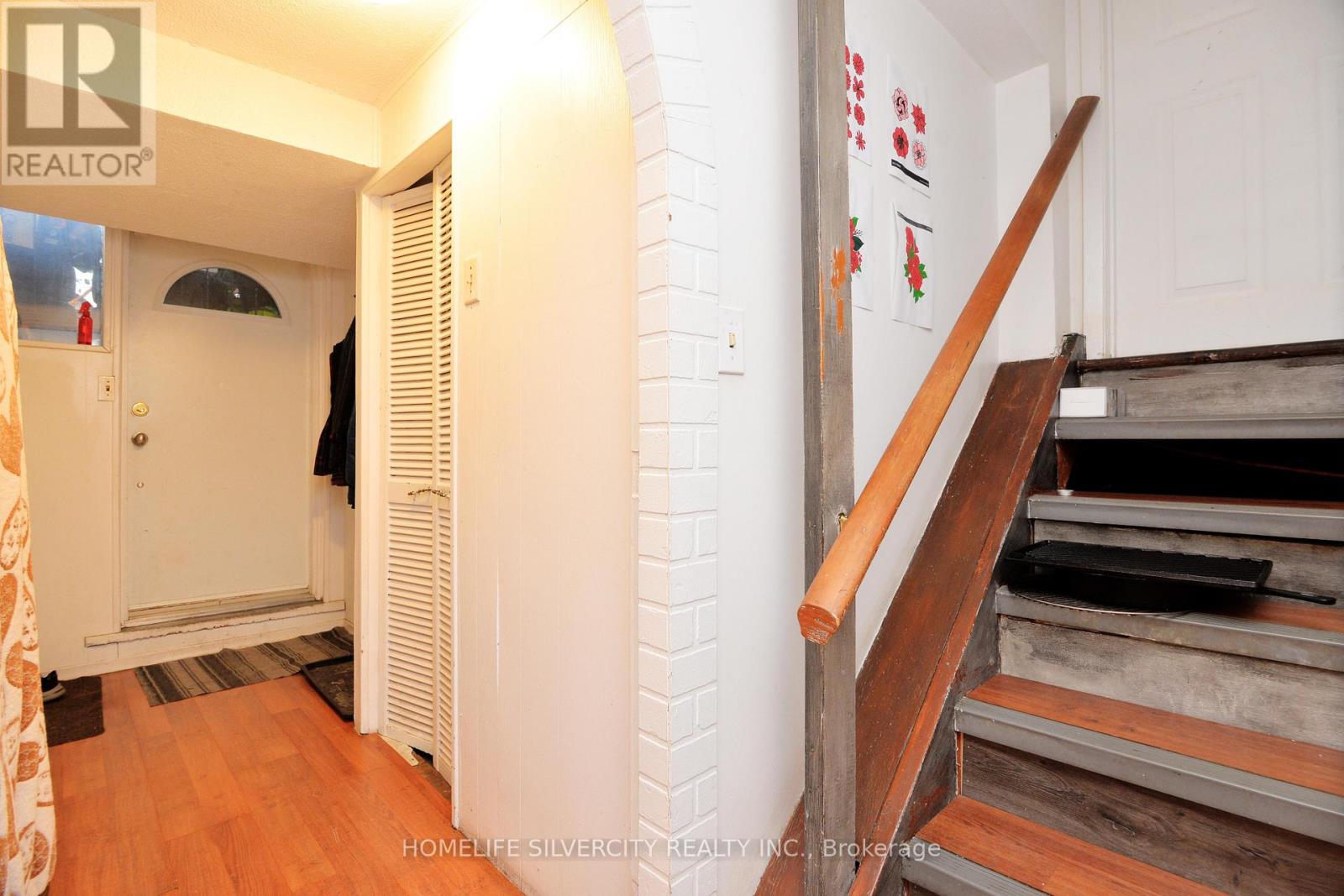Photo 10 of 88 Ardglen Drive, Brampton ON