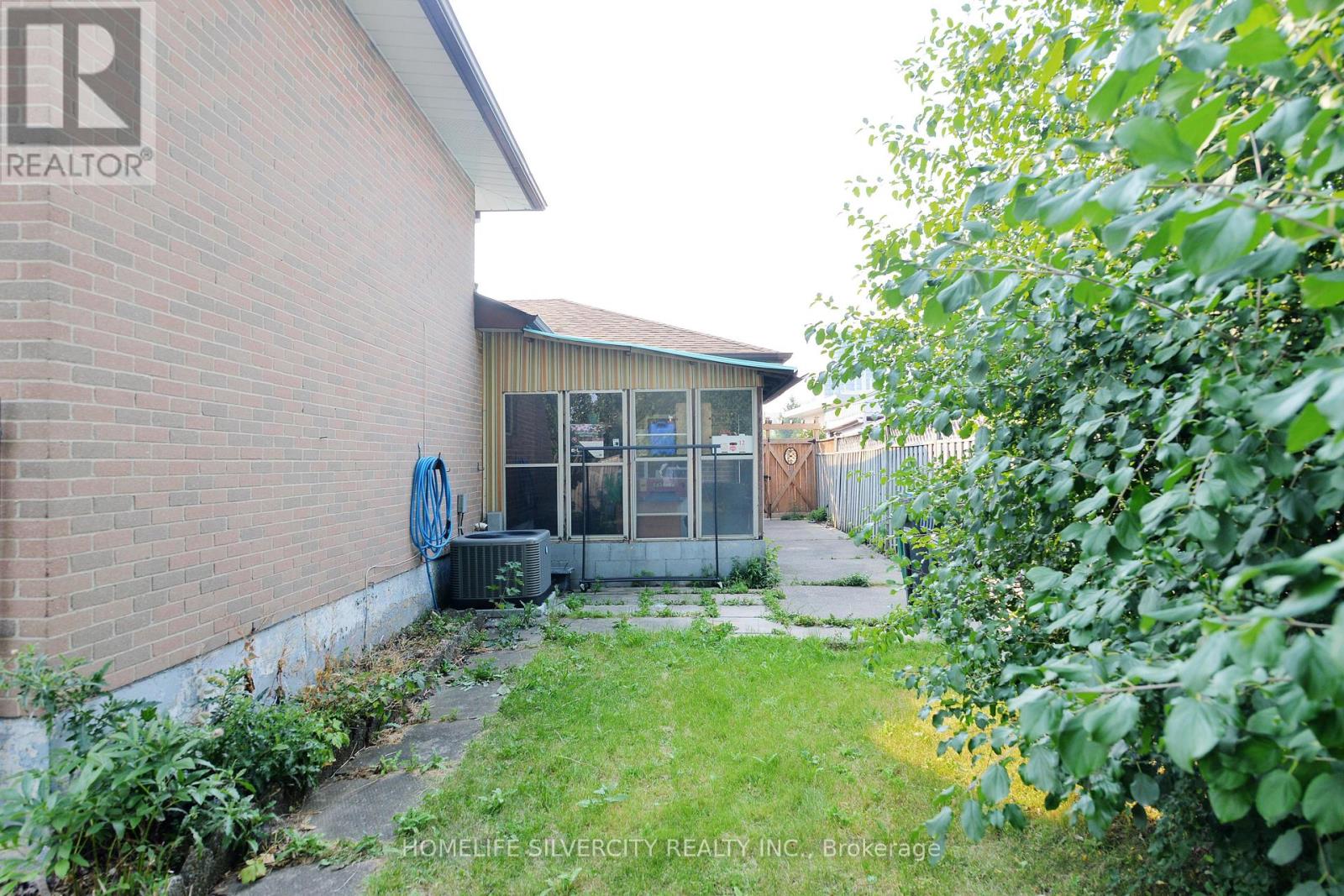 Photo 31 of 88 Ardglen Drive, Brampton ON