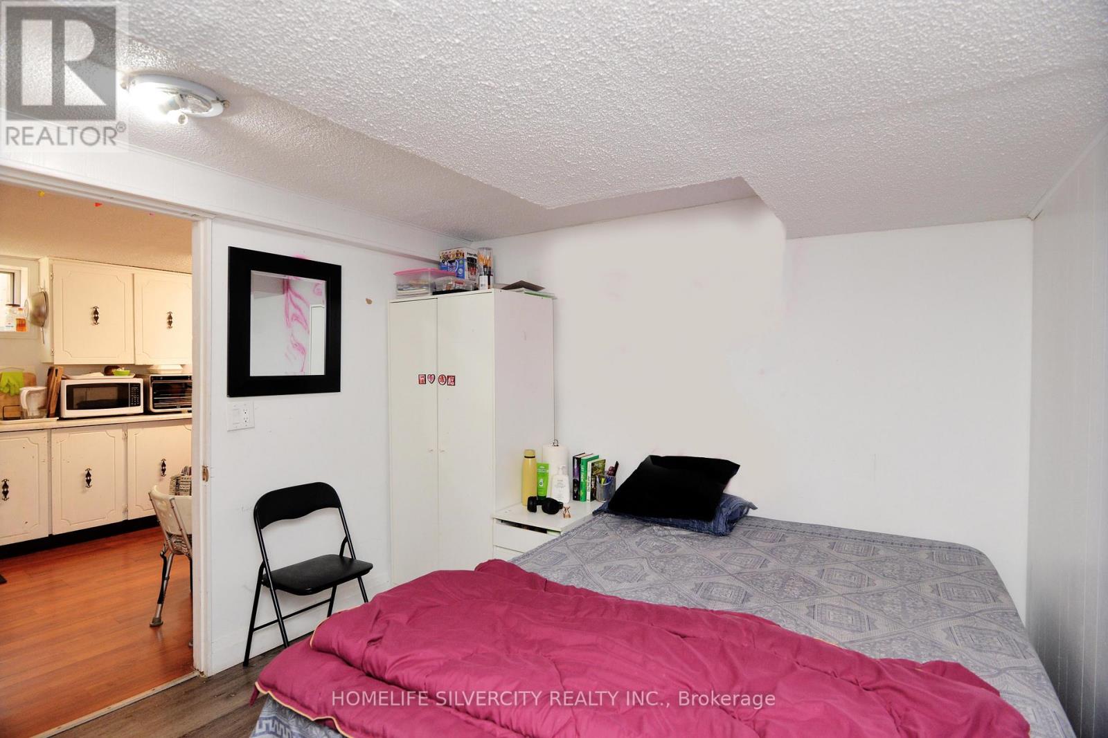 Photo 4 of 88 Ardglen Drive, Brampton ON