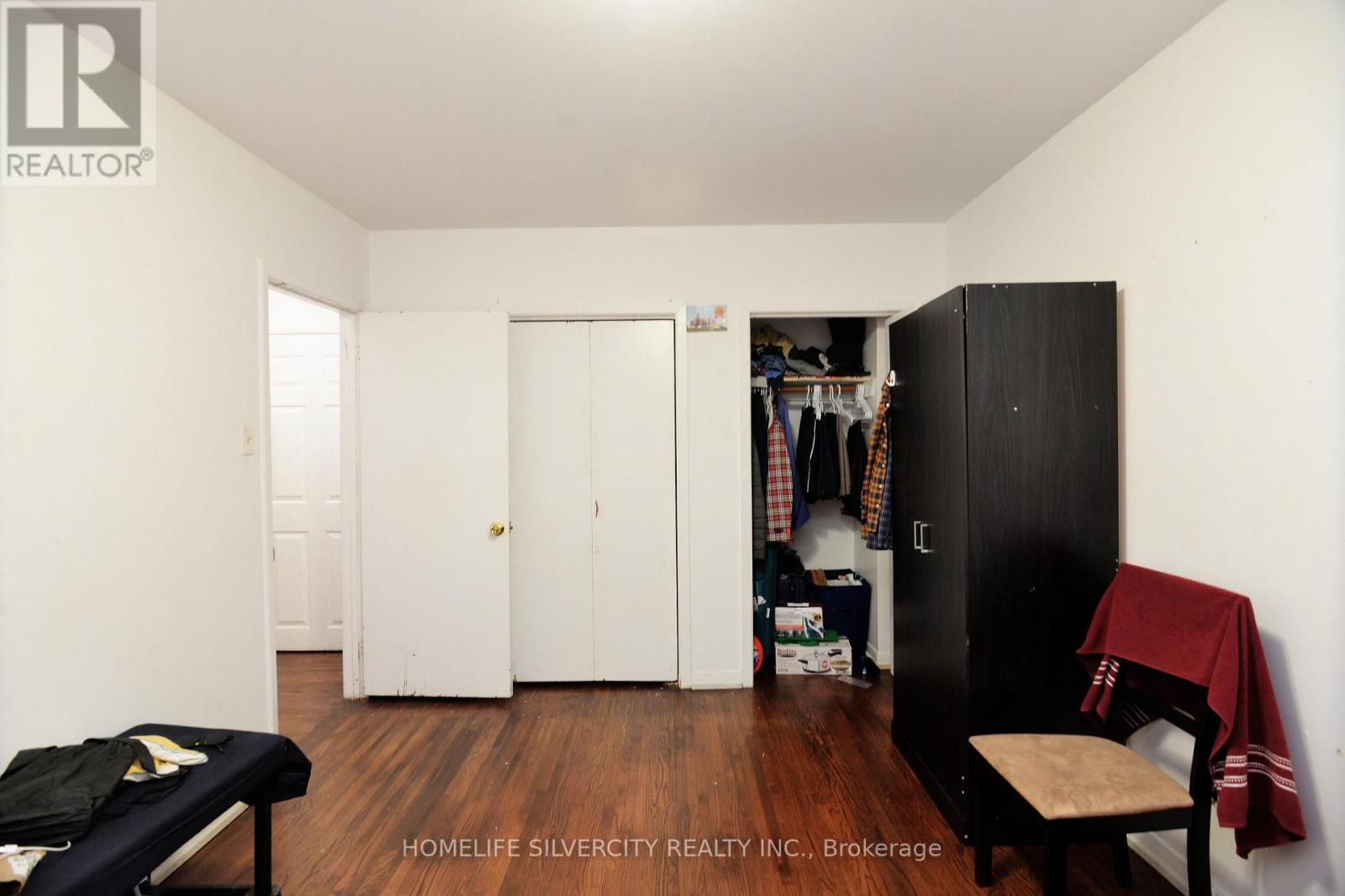 Photo 12 of 88 Ardglen Drive, Brampton ON