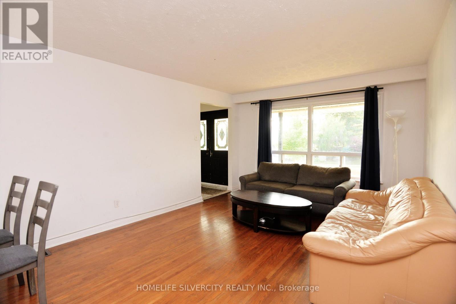 Photo 14 of 88 Ardglen Drive, Brampton ON