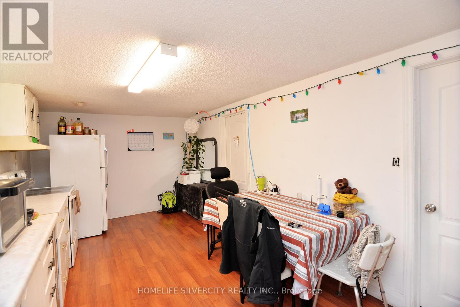 Photo 15 of 88 Ardglen Drive, Brampton ON