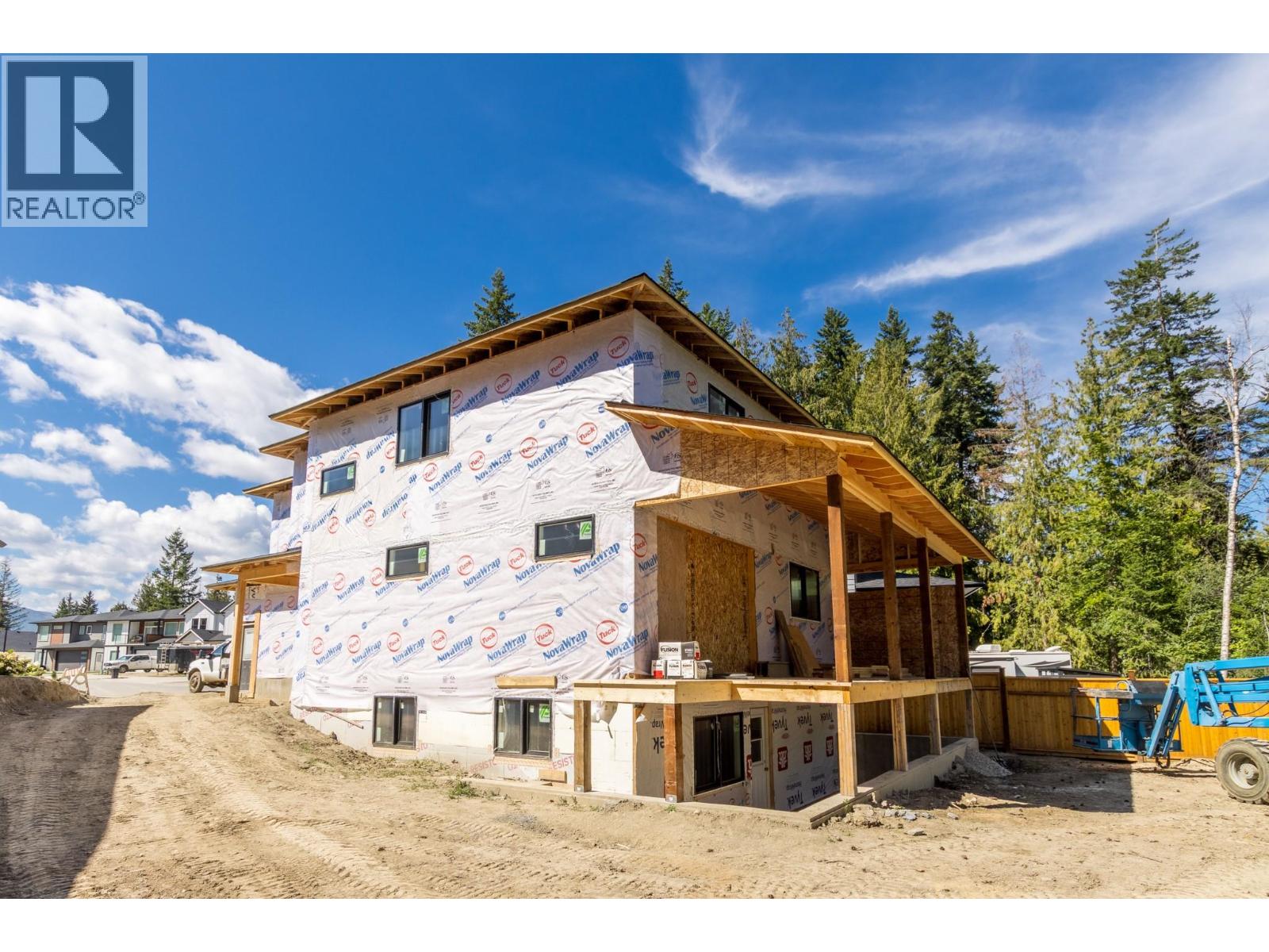 Photo 4 of 1500 21 Street Ne, Salmon Arm BC