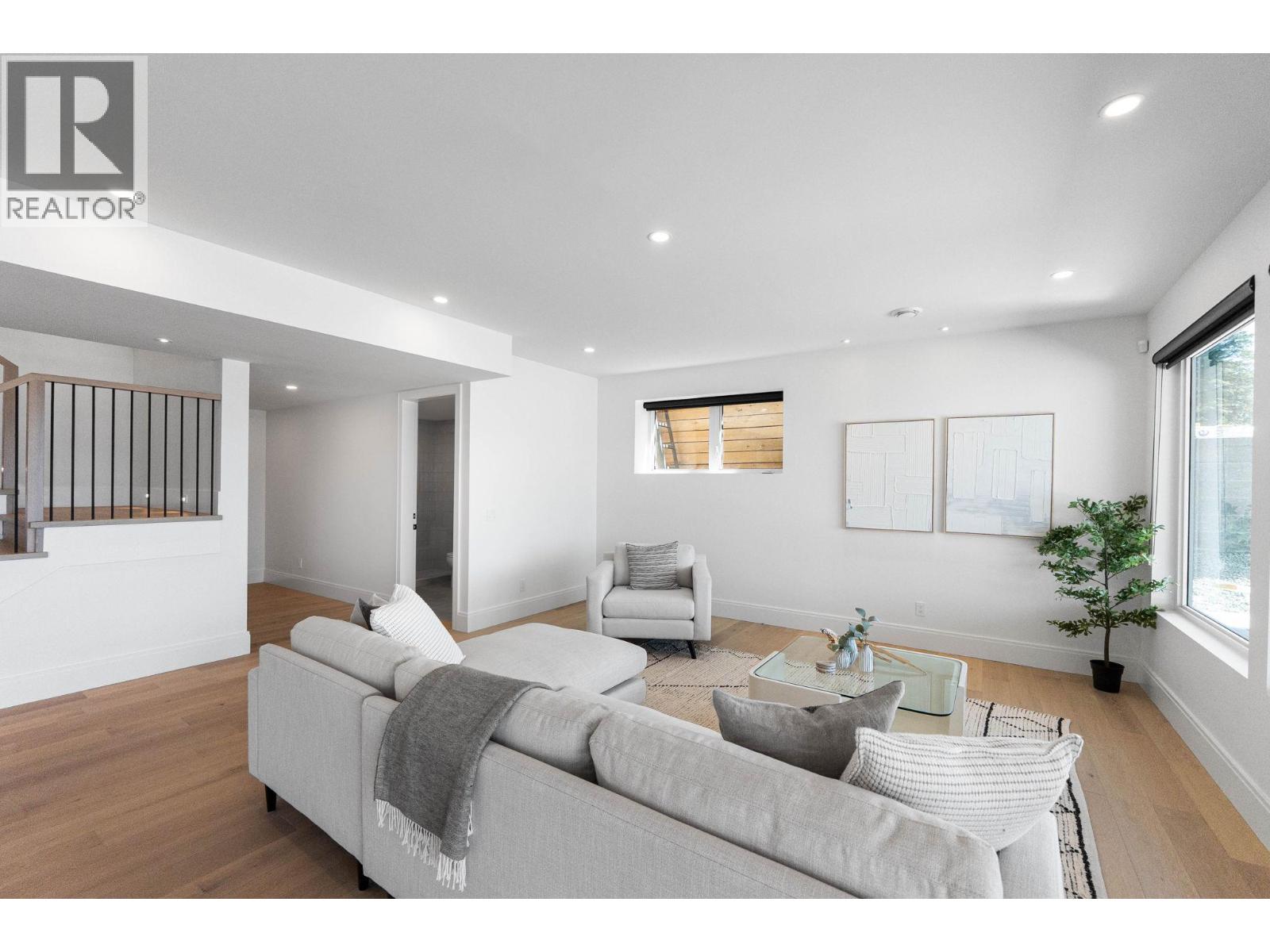  1327 Vineyard Drive, West Kelowna
