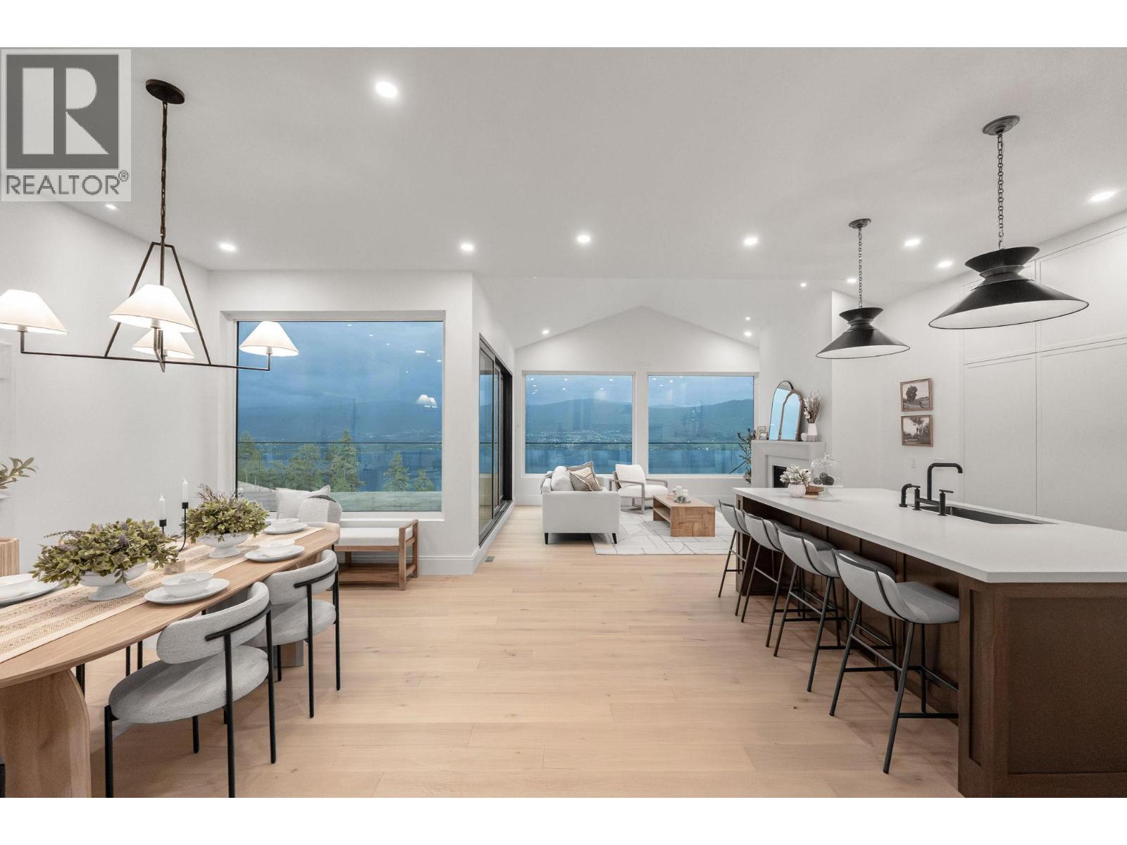 1327 Vineyard Drive, West Kelowna