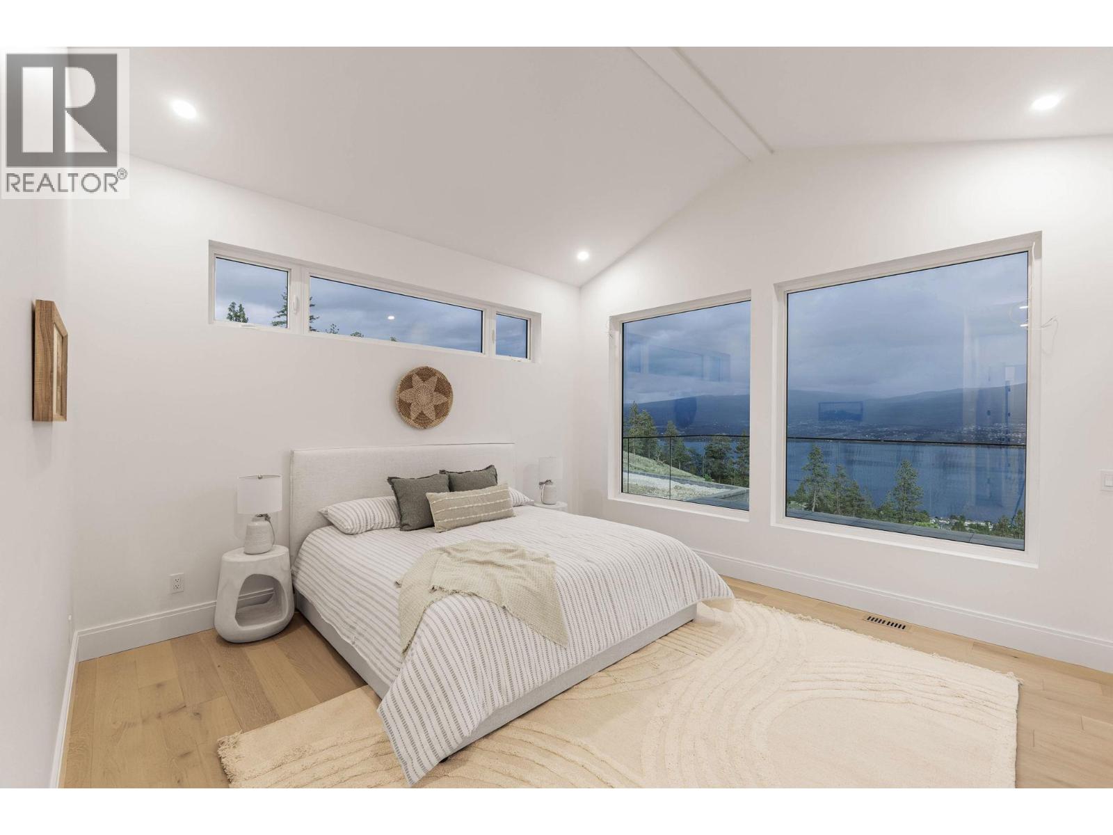  1327 Vineyard Drive, West Kelowna