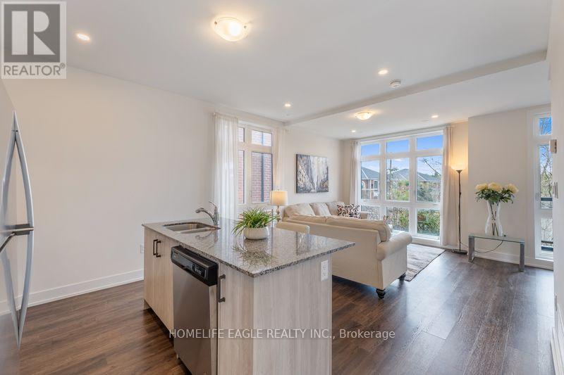 Photo 10 of 16 7 Phelps Lane, Richmond Hill ON