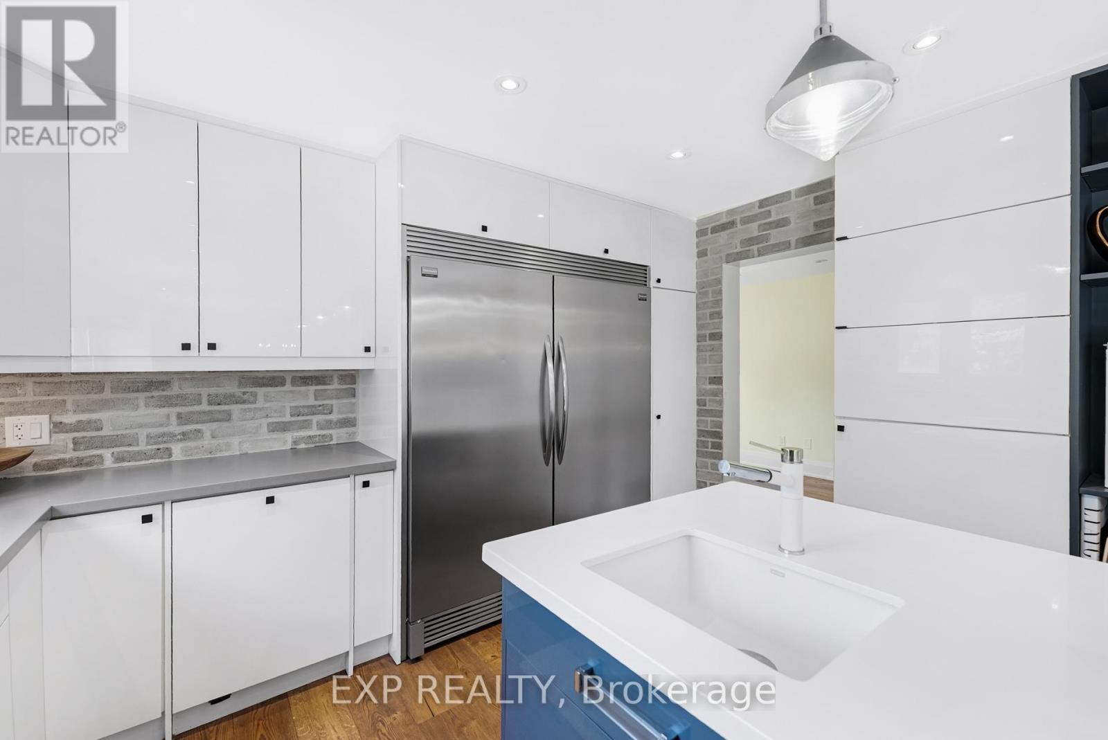 Photo 13 of 17 Chamberlain Court, King ON