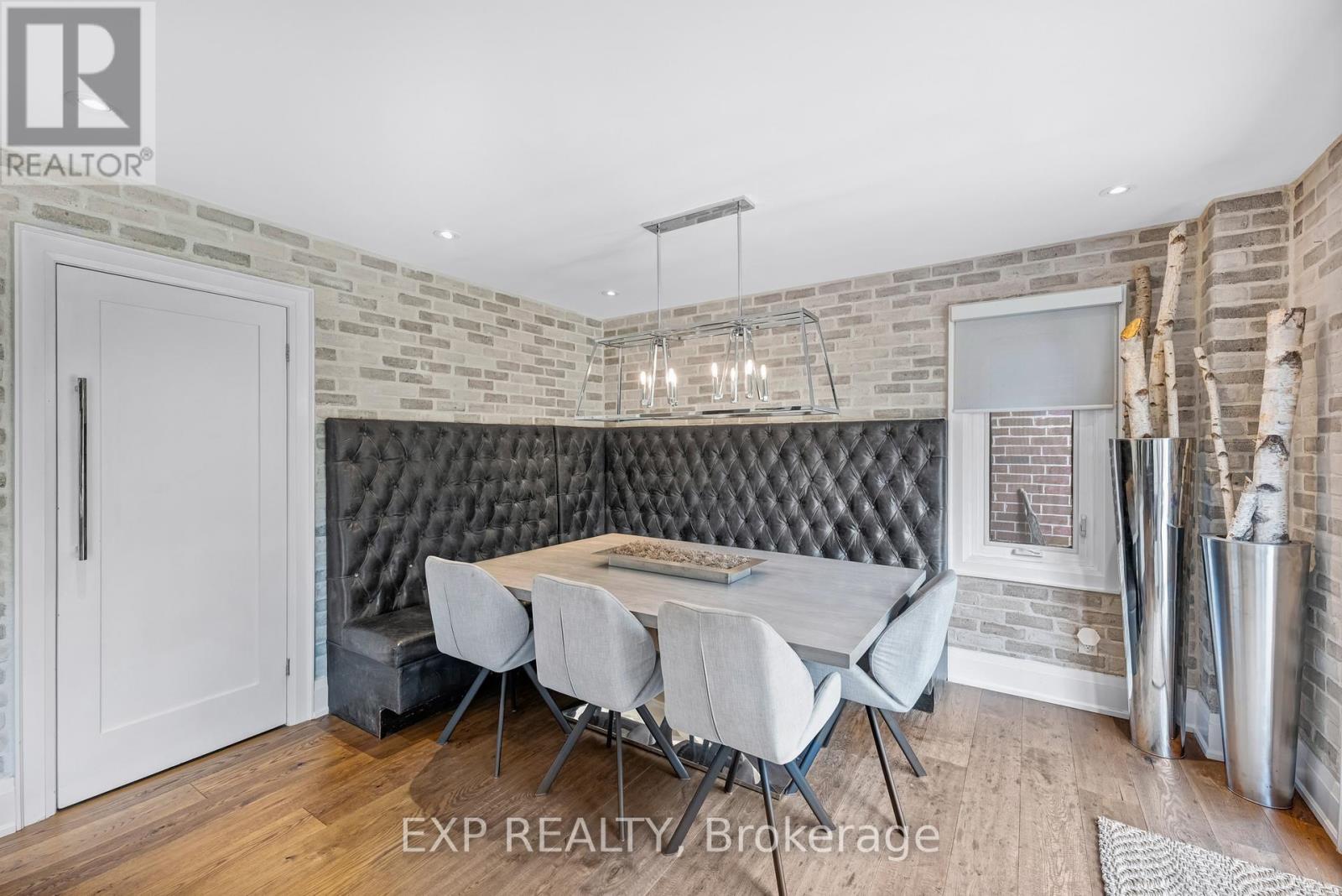 Photo 18 of 17 Chamberlain Court, King ON