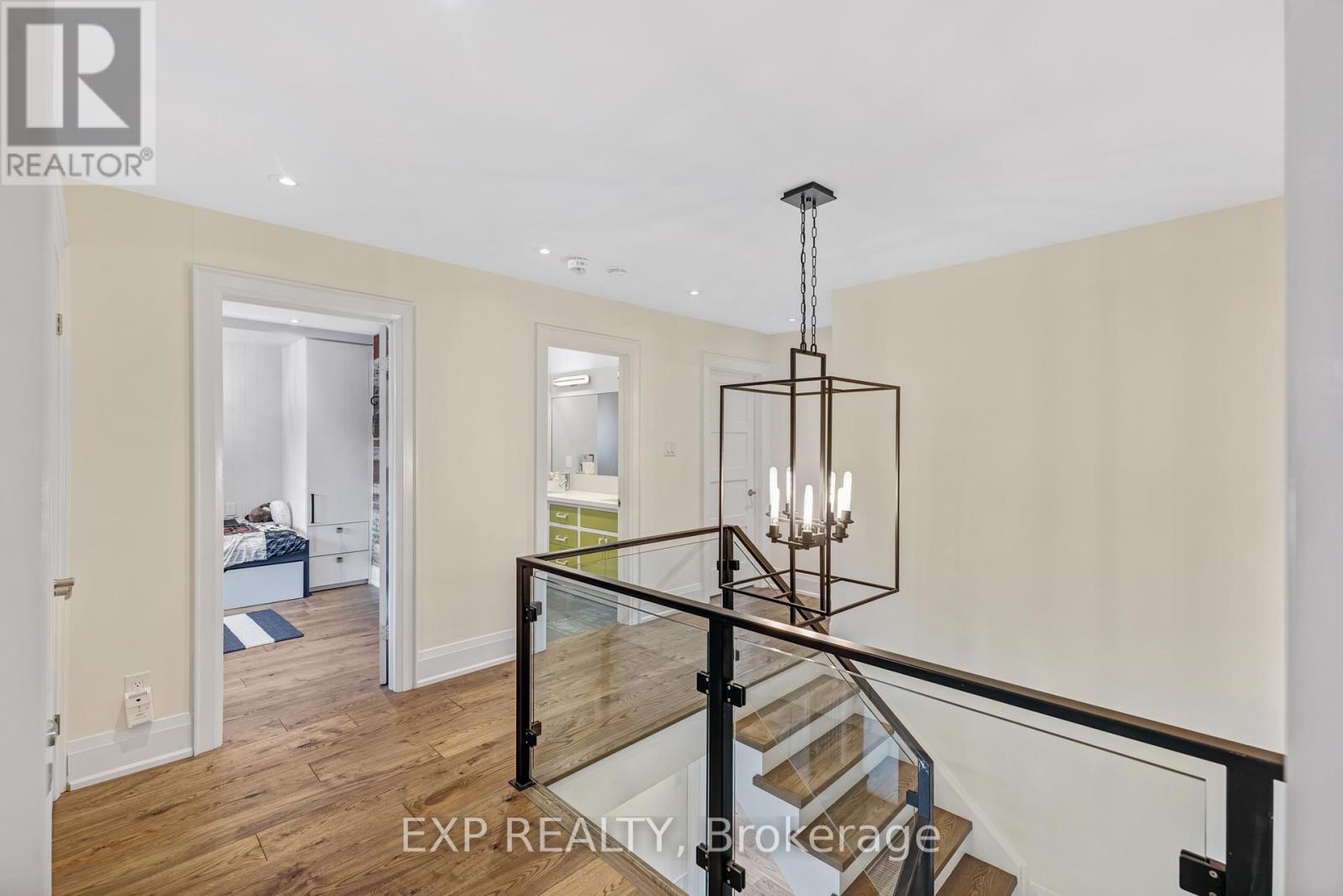 Photo 33 of 17 Chamberlain Court, King ON